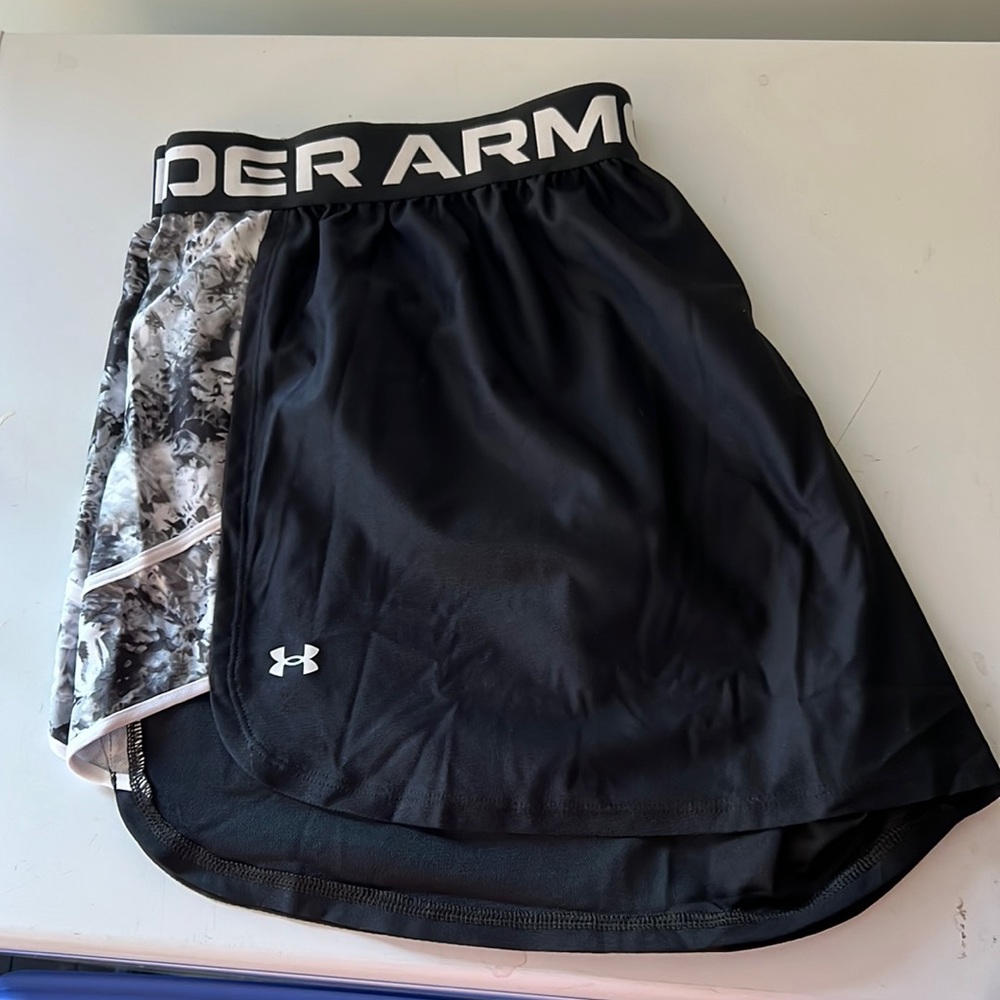 Under Armour black shorts
